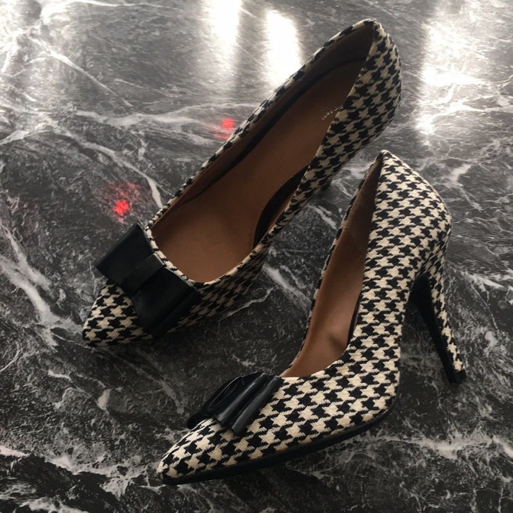 NWOT “Apt.9” Houndstooth Fabric Heels